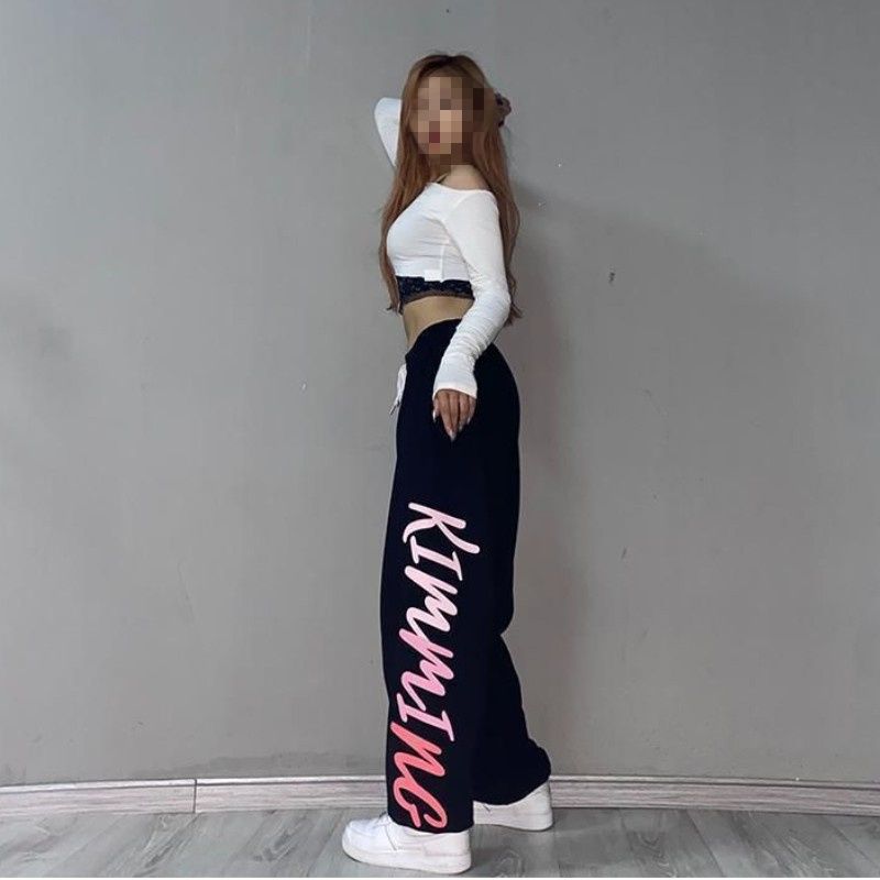 Women's loose sport jogging pants with elastic waistband and modern lettering Chic & Stil