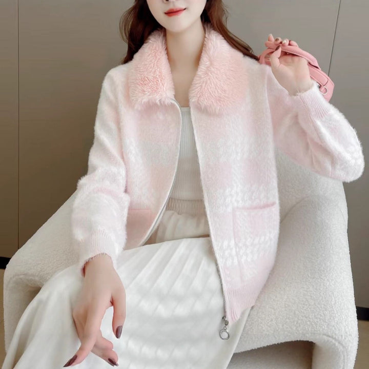 Cardigan pour femmes designer avec col en fausse fourrure luxueux Chic & Stil