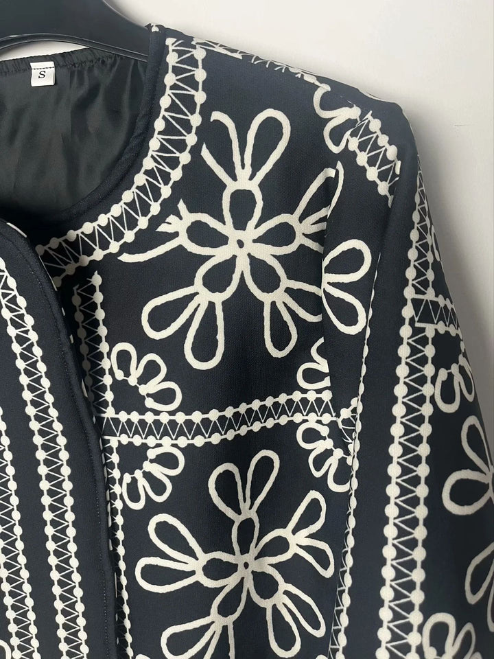 Embroidered women's jacket with a floral design and a modern cut Lune London