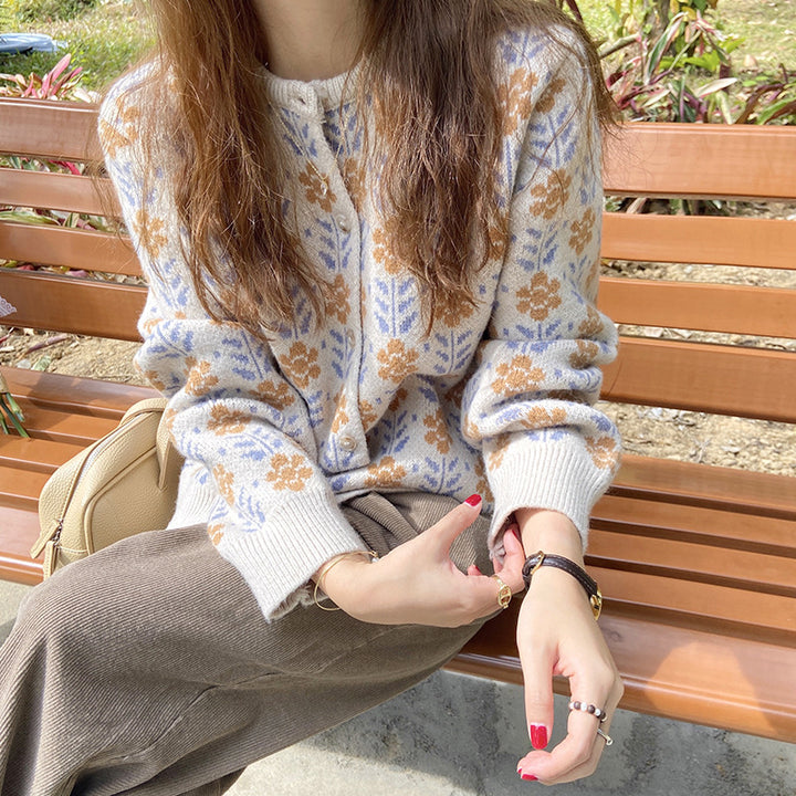 Women comfortable cardigan with floral patterns and high-quality buttons Lune London