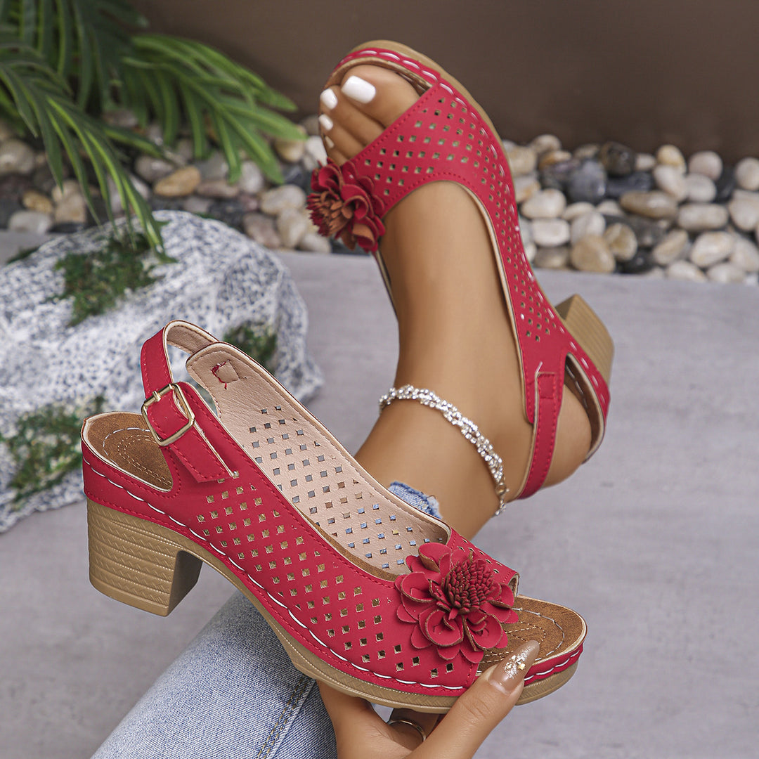Comfort sandals for women with breathable inserts and delicate flower application Lune London