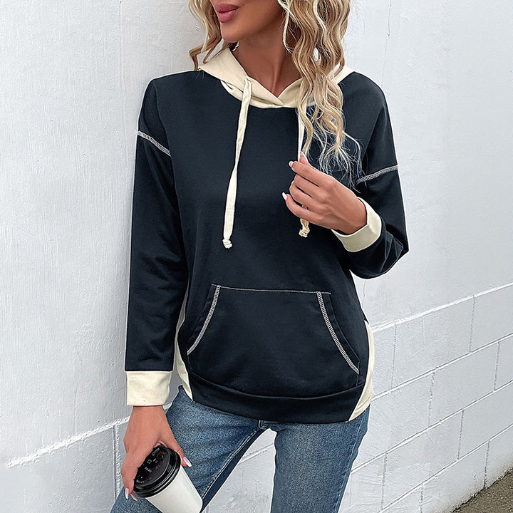 Women's hoodie with a refined stitching design and a practical kangaroo pocket Lune London