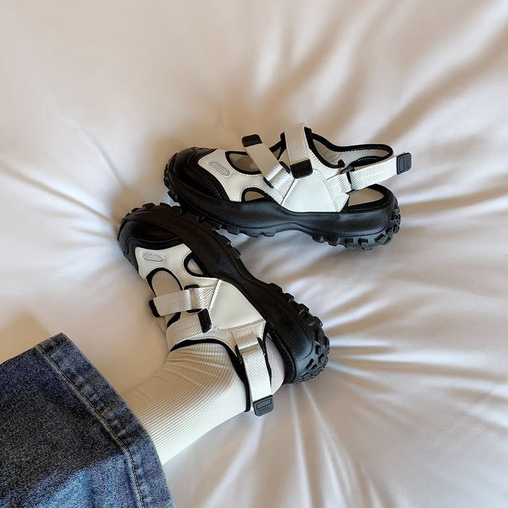 Women's Sporty Sneakers with Practical Velcro Closure and Shock-Absorbing Sole Lune London