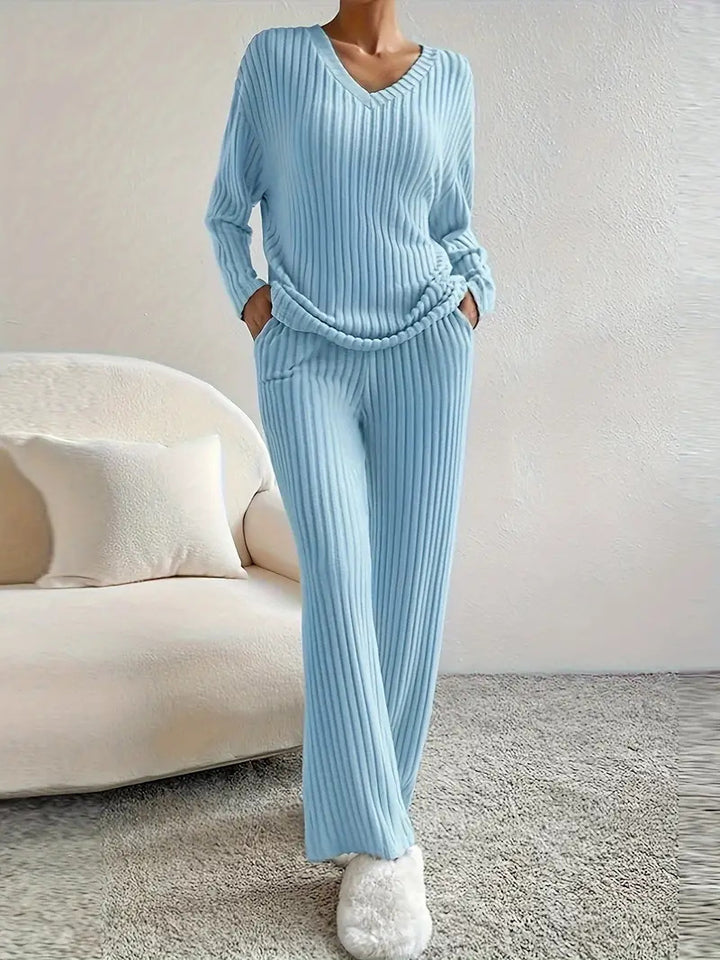 Elegant knitted suit for women with V-neck and side waist Lune London