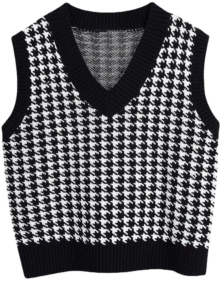 Knitted vest for women with a modern houndstooth pattern Lune London