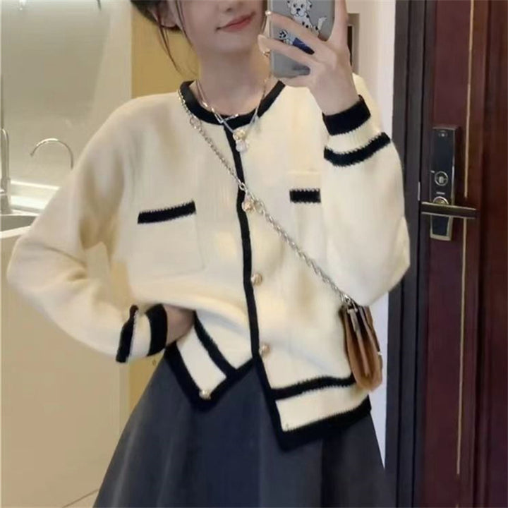 Elegant knitted jacket for women with decorative pockets and contrasting details Lune London