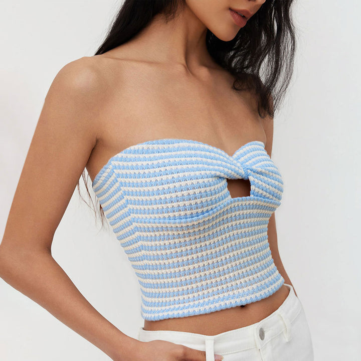 Chic & Stil Women's Short Top with Open Back and Decorative Slit