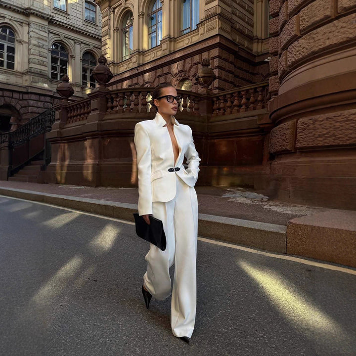 Elegant women's blazer with modern cut and original details Lune London