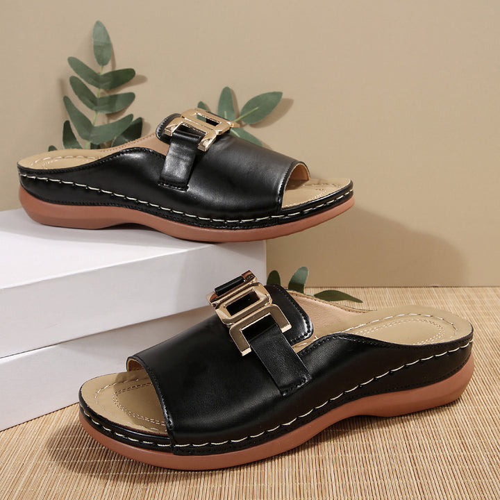 Ladies comfortable toe separation sandals with elegant chic buckle design