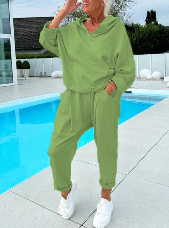 Women's Comfortable Relaxation Set with Oversized Sweater and Jogging Pants Lune London