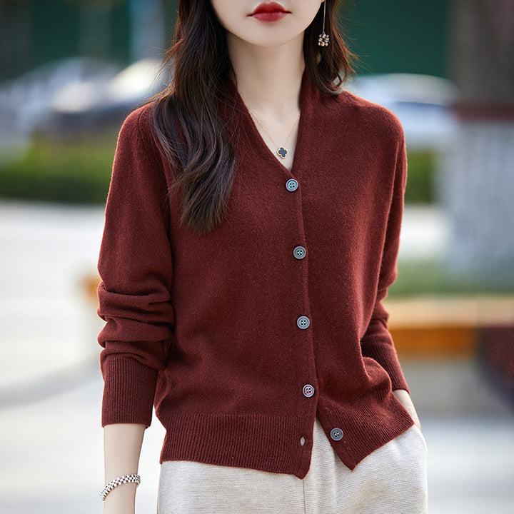 Cardigan en cachemire pour femmes avec des détails de boutons élégants et décolleté en V Lune London