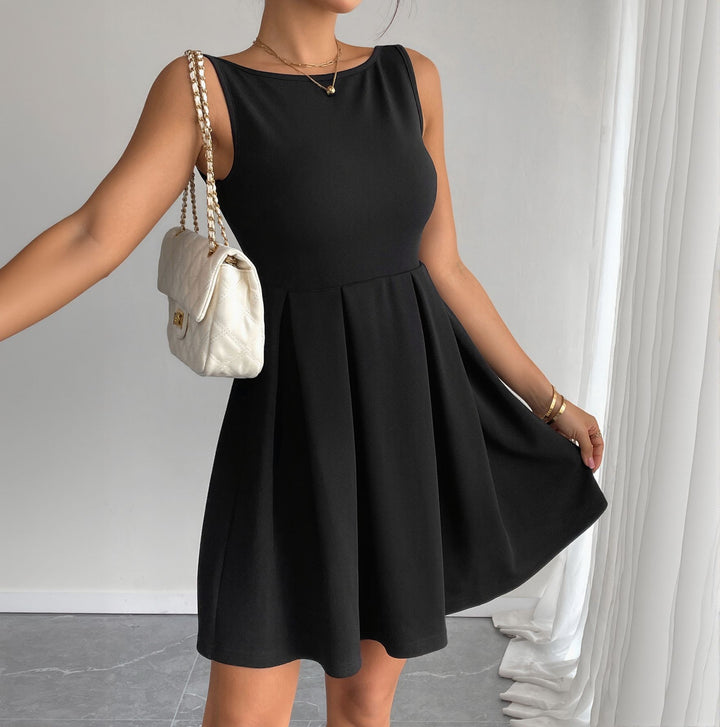 Robe ajustée pour femmes avec jupe évasée et décolleté élégant Chic & Stil
