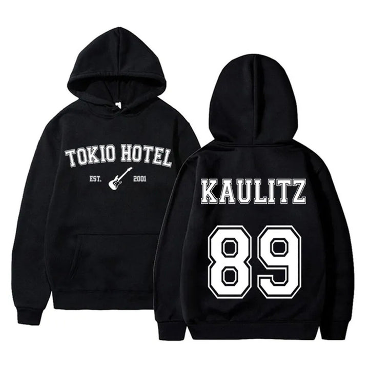 Women's hoodie with modern band design and comfortable fit Chic & Stil