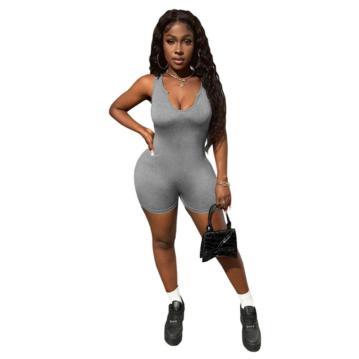 Combinaison sportive femme avec décolleté en V profond et coupe ajustée Chic & Stil