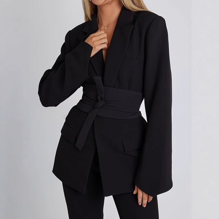 Women's elegant blazer with fitted cut and practical belt Lune London