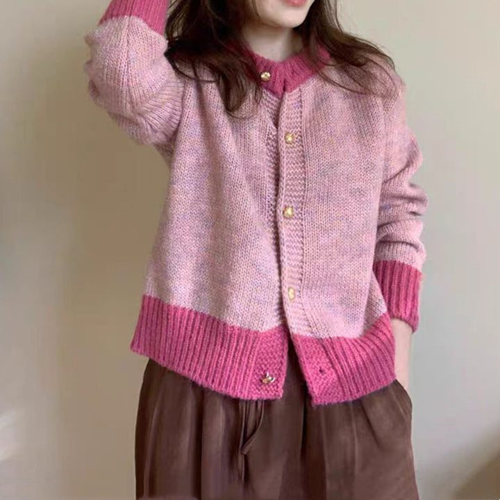 Cardigan pour femmes avec des poignets contrastés et des détails de boutons Chic & Stil