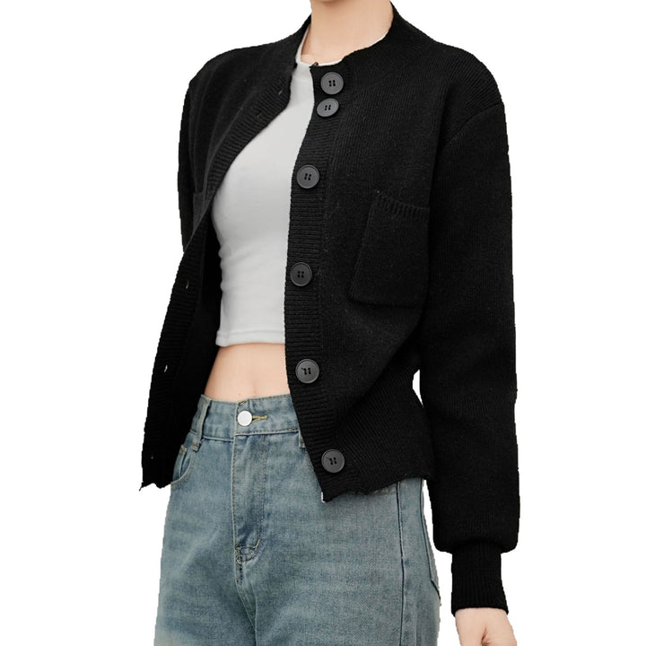Cardigan pour femmes avec détails de boutons et poches pratiques Chic & Stil