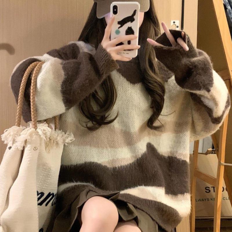 Wool sweater with wide stitches for women with trendy striped pattern and casual fit Lune London