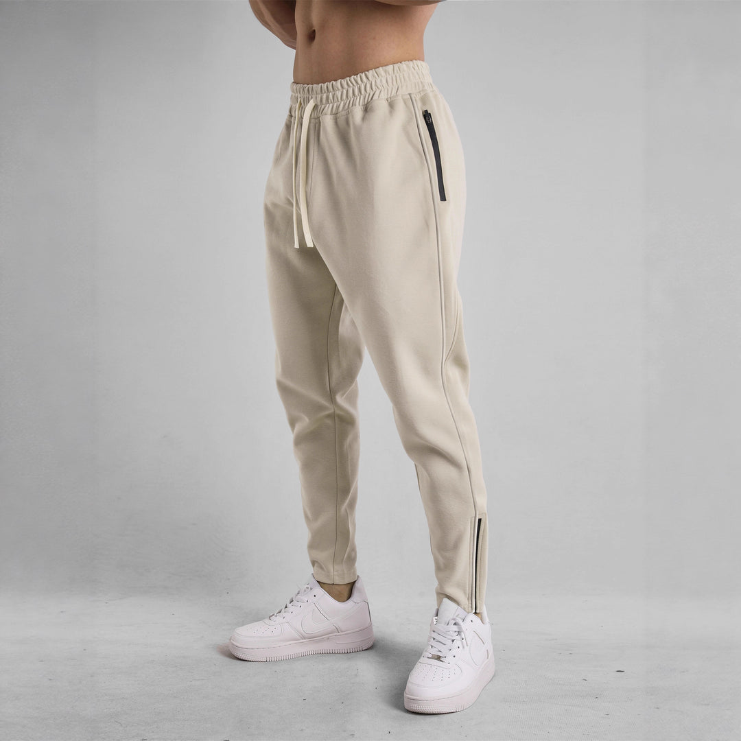 Sporty jogging pants for men with elastic waistband and side zip pockets Lune London