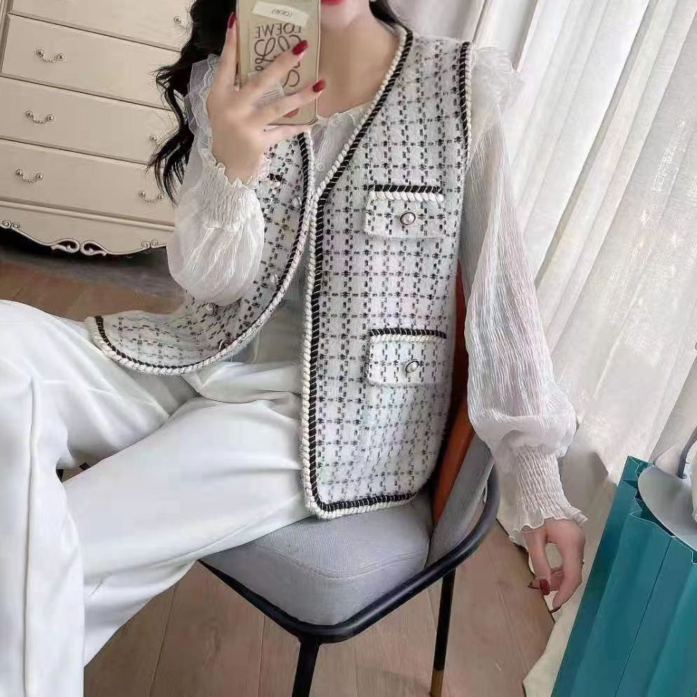 Trendy knit cardigan for women with pockets and contrasting details Lune London