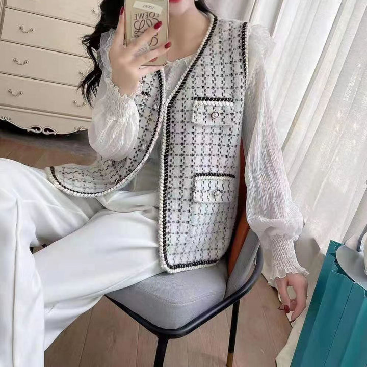 Trendy knit cardigan for women with pockets and contrasting details Lune London