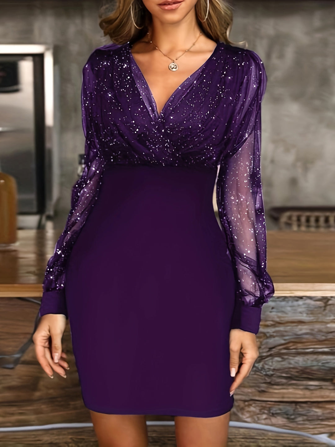 Robe de cocktail scintillante pour femmes avec des manches transparentes Lune London