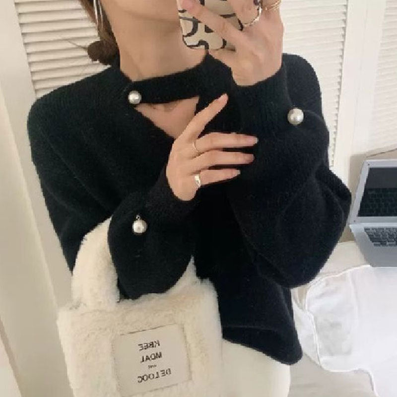 Pull en tricot pour femmes avec un look cut-out raffiné et des manches ornées de perles Lune London
