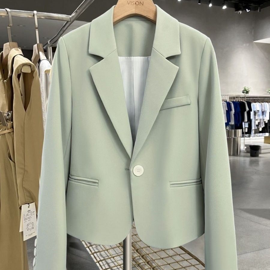 Veste élégante et ajustée pour femmes avec des revers fins Chic & Stil