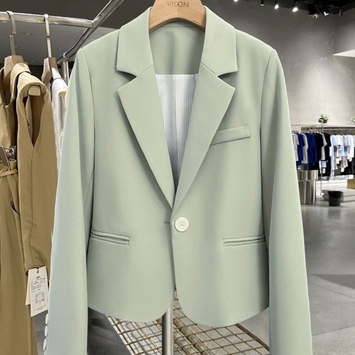 Veste élégante et ajustée pour femmes avec des revers fins Chic & Stil