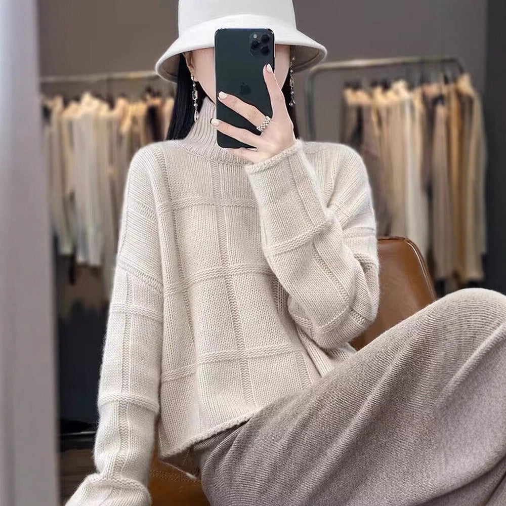 Comfortable knitted sweater for women in chic and stylish checkered design