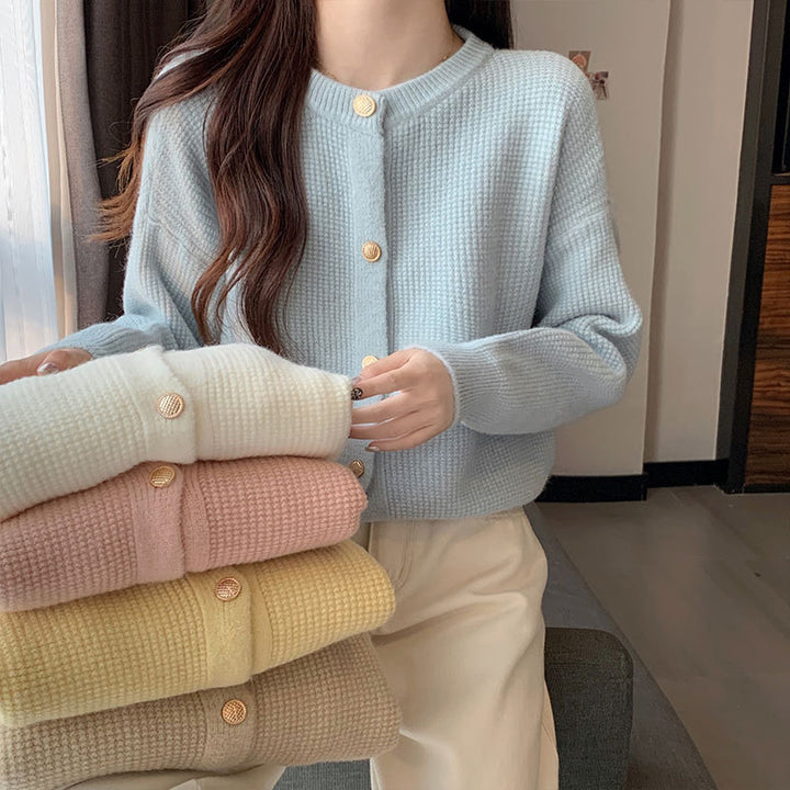 Cardigan Cozy pour femmes avec motif structuré fin et détails de boutons Chic & Stil