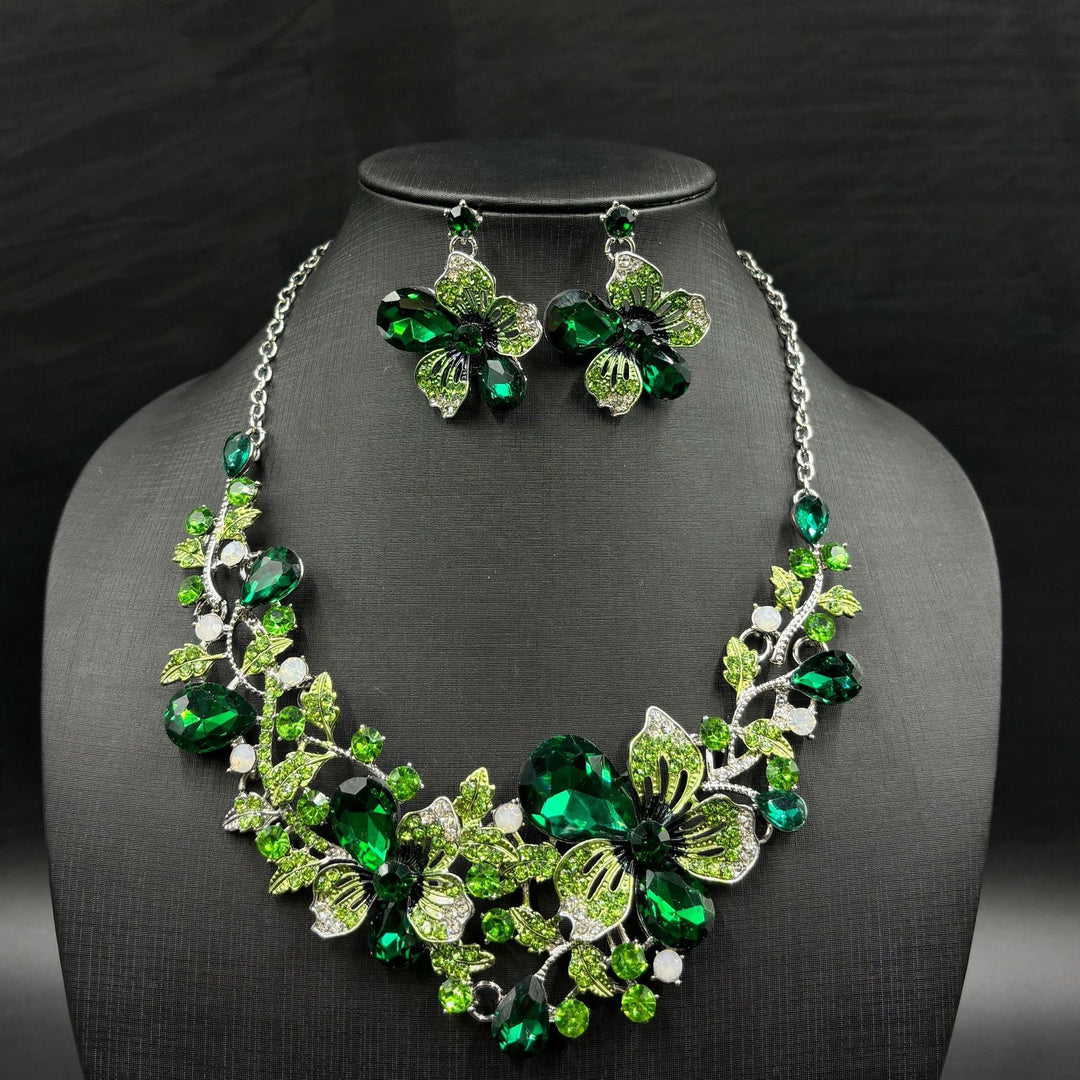 Lune London | Brautschmuck Blumenketten und Ohrringe