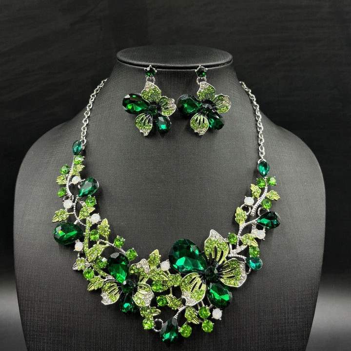 Lune London | Brautschmuck Blumenketten und Ohrringe