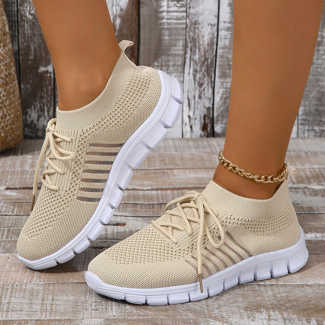 Women's sports shoes with breathable knit upper Lune London