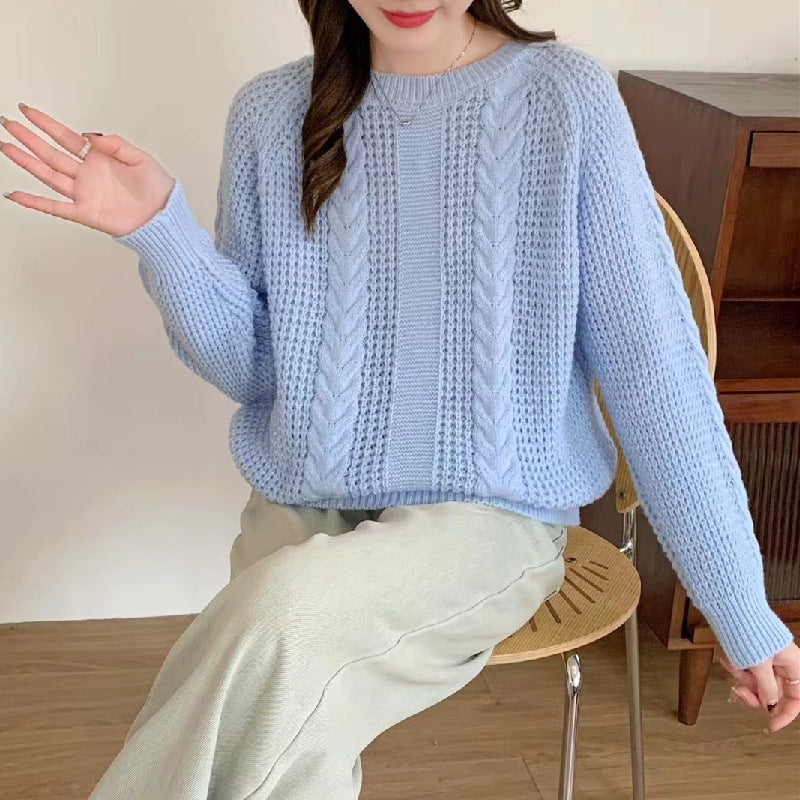 Chunky knit sweater for ladies with cable pattern and relaxed fit Lune London