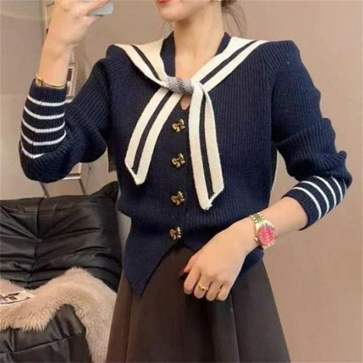 Cardigan féminin avec col nautique et boutons décoratifs Chic & Stil