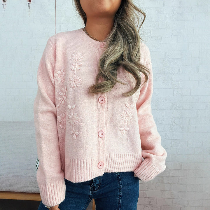 Cardigan en tricot ample pour femmes avec des appliques florales et des détails de boutons Chic & Stil