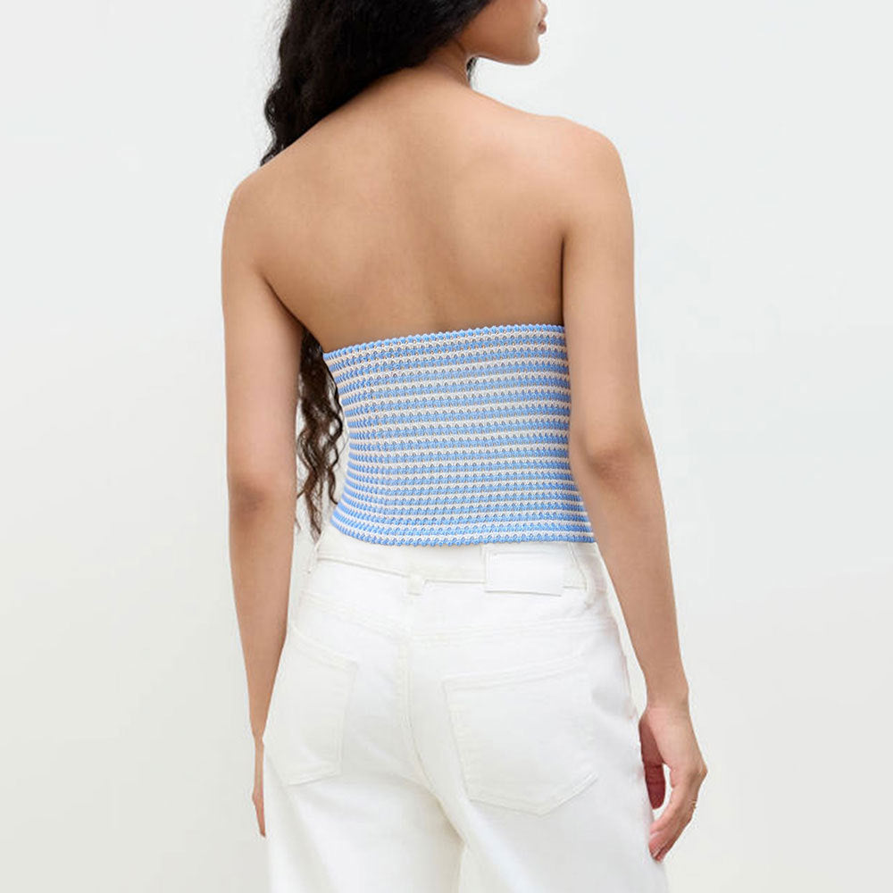 Chic & Stil Women's Short Top with Open Back and Decorative Slit