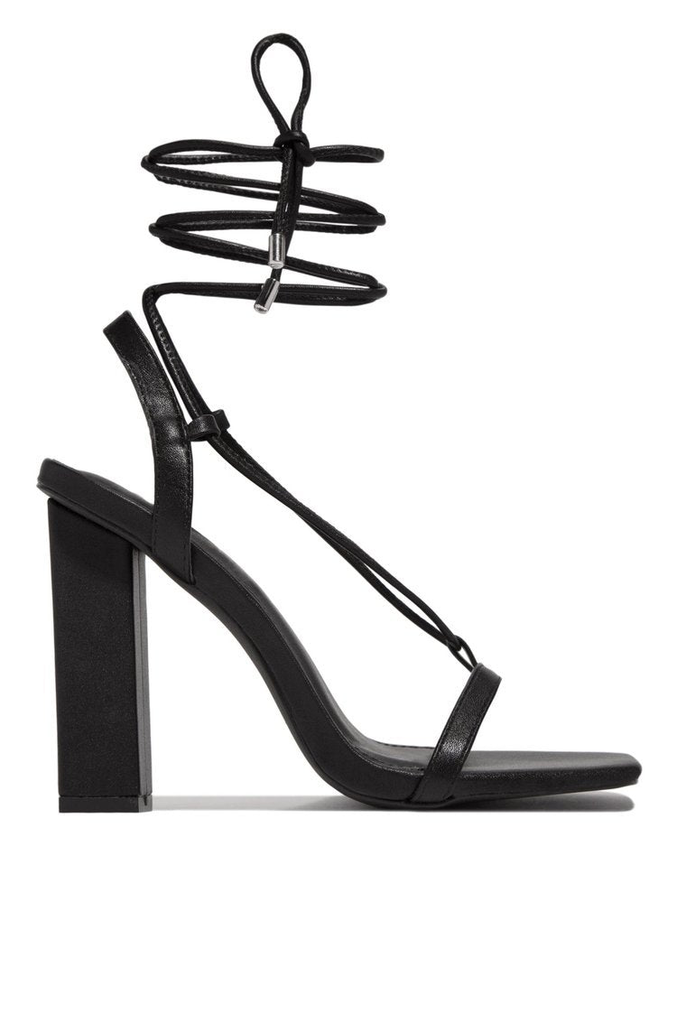 Women High Heels with Elegant Strap Design and Comfortable Block Heel Chic und Stil