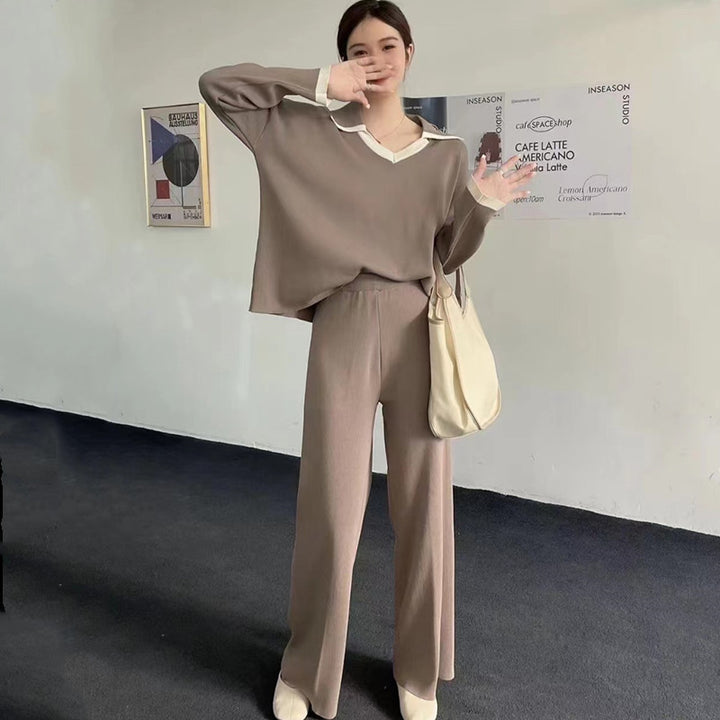 Elegant and casual knit set for women with V-neck and wide hem Lune London