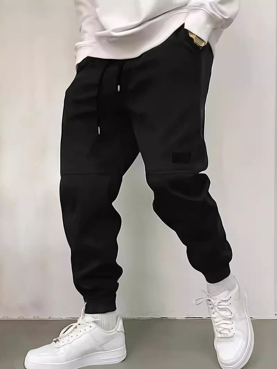 Men's sporty sweatpants with innovative pockets Lune London