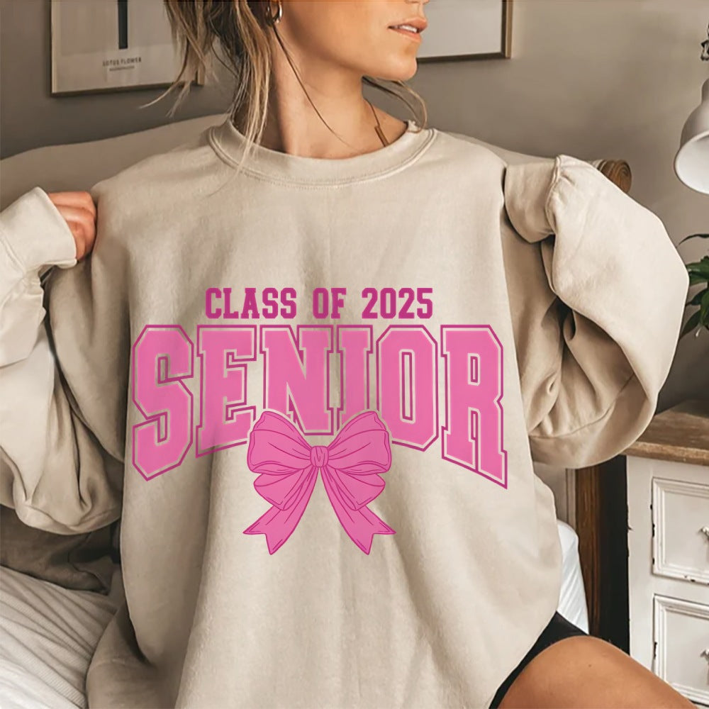 Sweatshirt pour femmes avec l'année de graduation et design de nœud décoratif Chic & Stil
