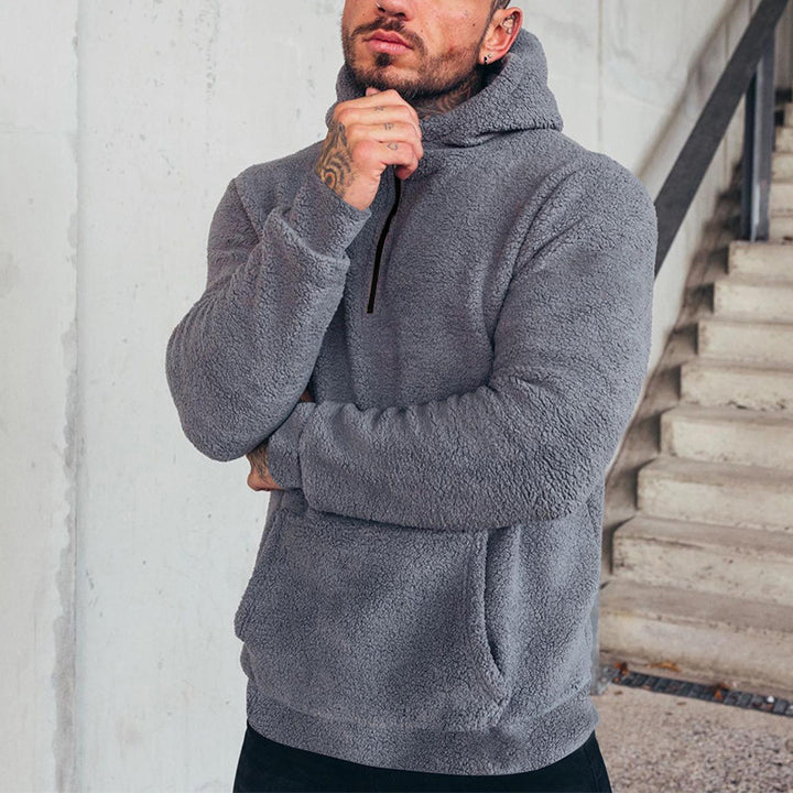 Men's cozy fleece sweatshirt with modern fit and practical pockets Lune London