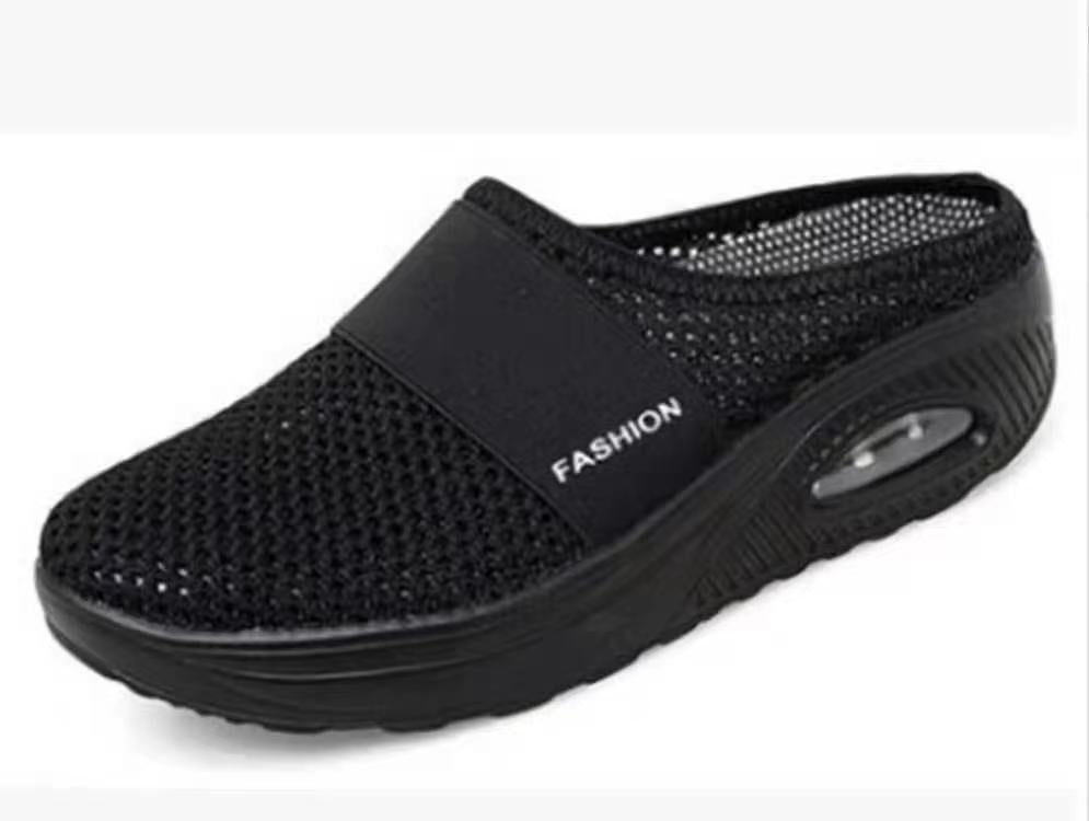 Comfortable wellness clogs for women with breathable upper material and cushioning sole Lune London