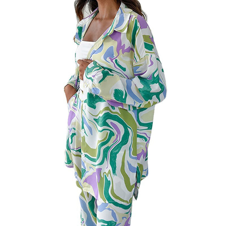 Ensemble femme avec pantalon large et blouse décontractée dans un motif moderne Chic & Stil