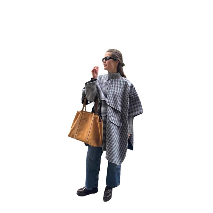 Trendy jacket for women with generous pockets and structured design Lune London