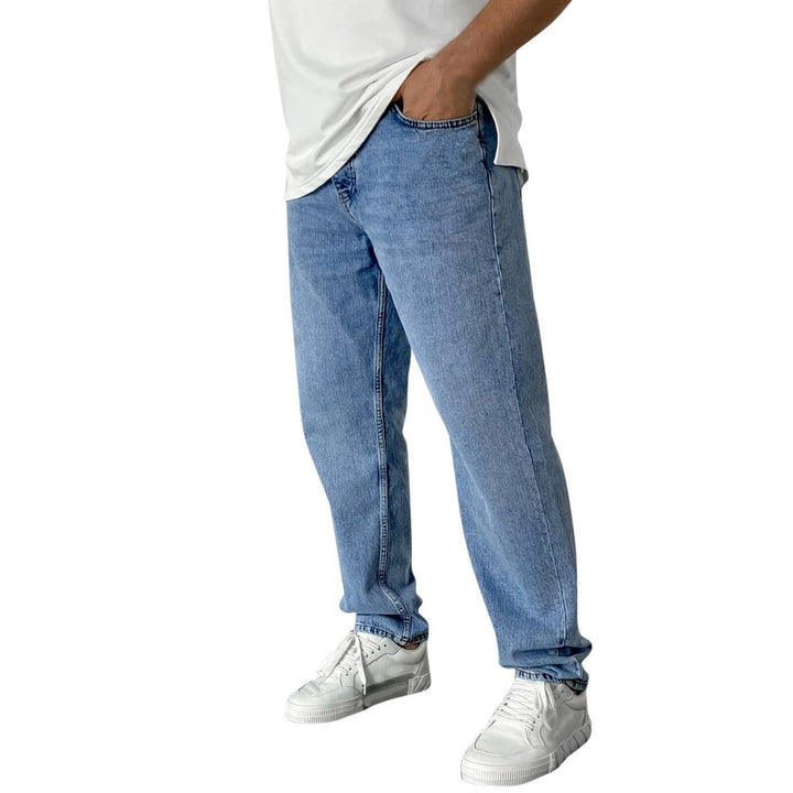 Casual men's jeans with modern relaxed fit and versatile washes Lune London