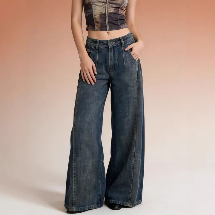 Women's loose denim jeans with a high waistband and classic cut Lune London