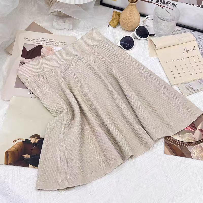 Mid-length knitted skirt for ladies with detailed rib pattern Lune London