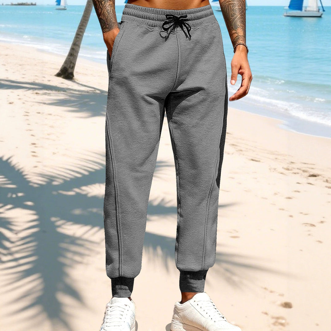Casual sports pants for men with elastic waistband and practical side pockets Lune London